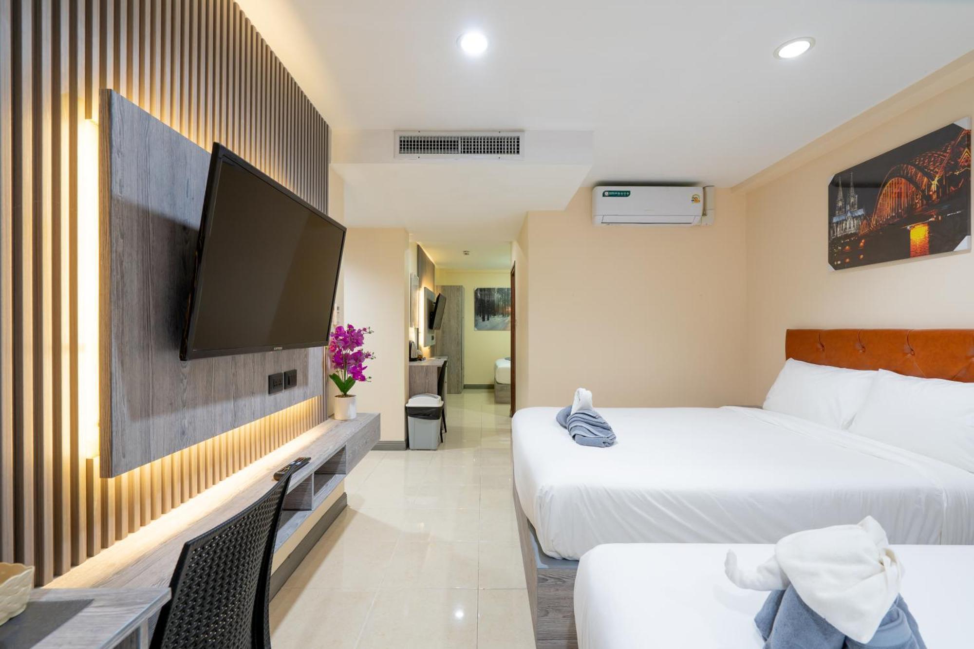 Square One Hotel Patong Dış mekan fotoğraf