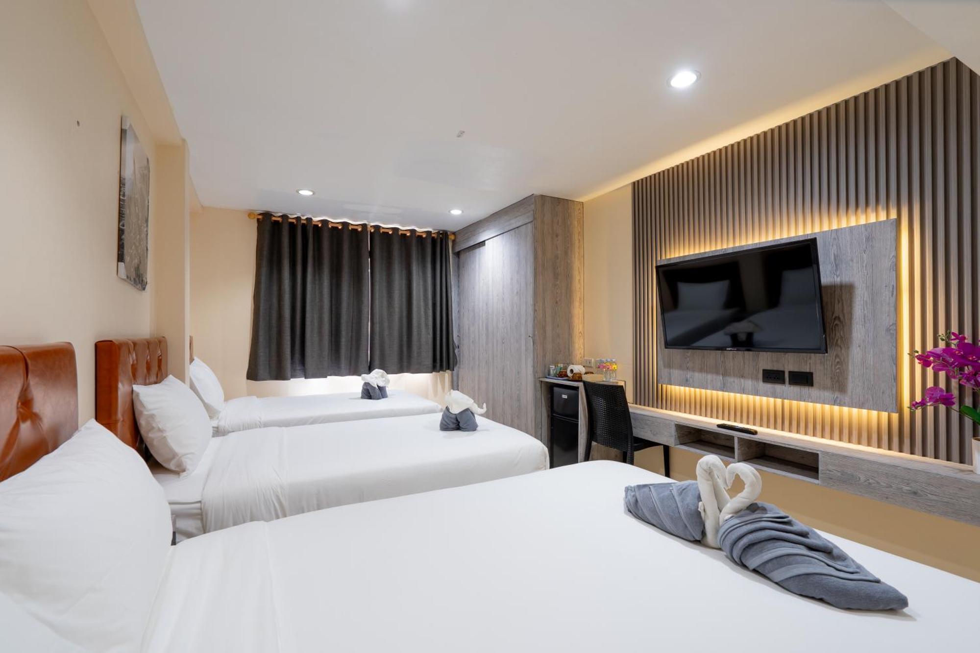 Square One Hotel Patong Dış mekan fotoğraf