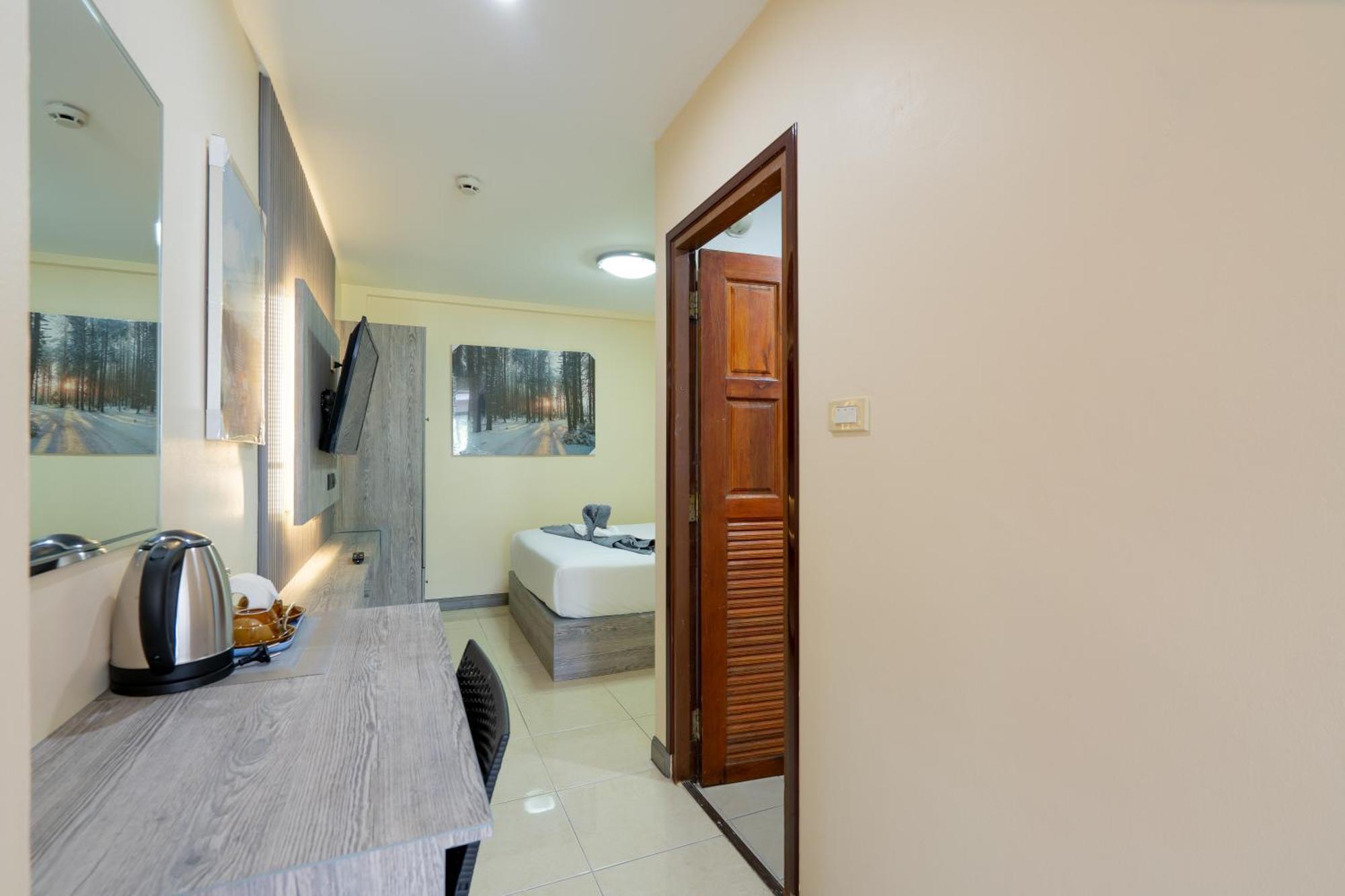 Square One Hotel Patong Dış mekan fotoğraf