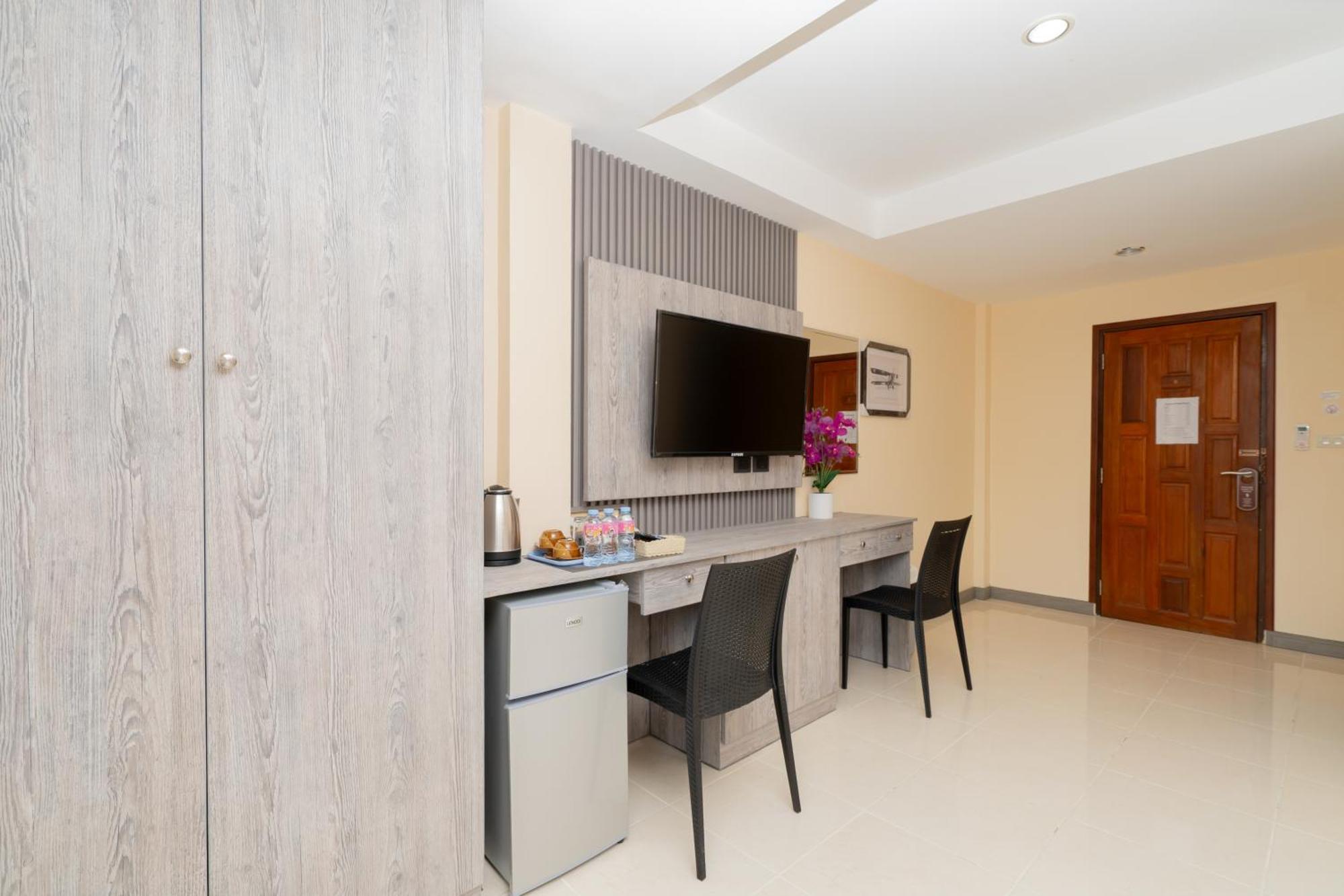 Square One Hotel Patong Dış mekan fotoğraf