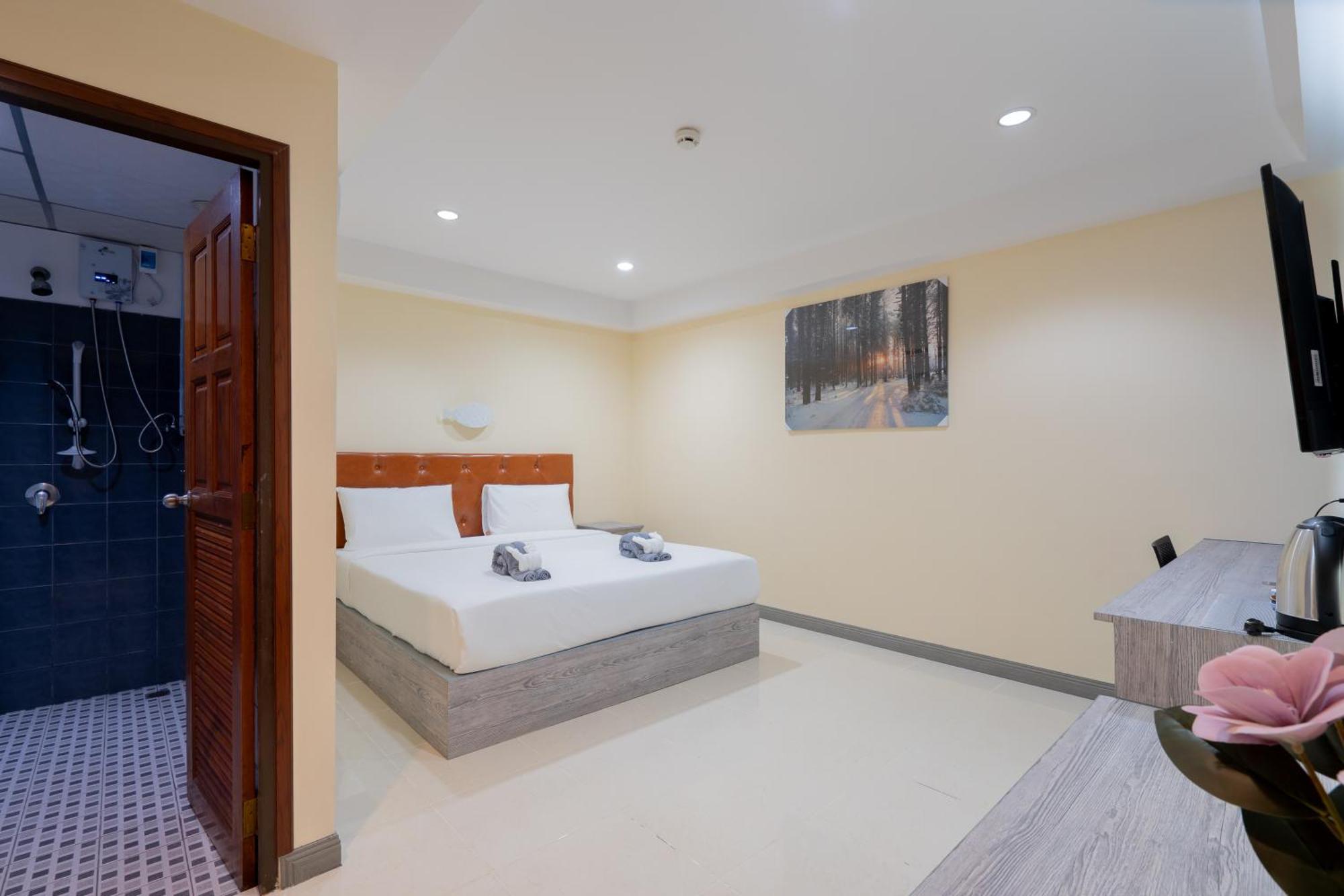 Square One Hotel Patong Dış mekan fotoğraf