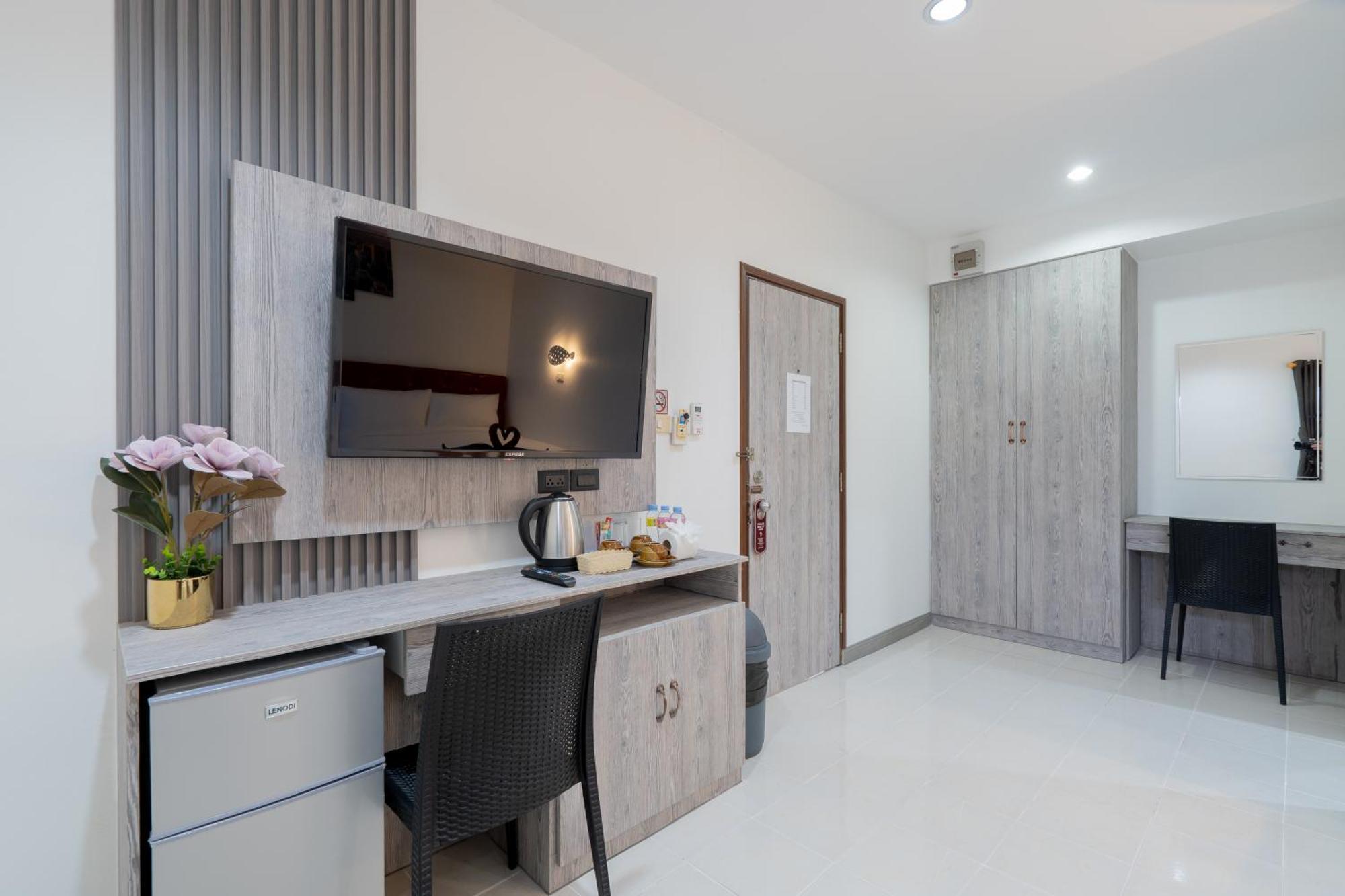Square One Hotel Patong Dış mekan fotoğraf