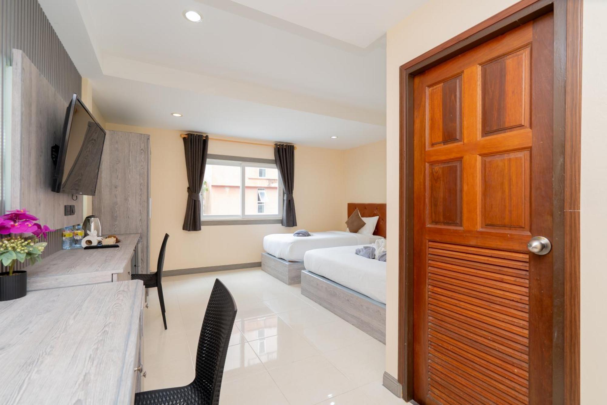 Square One Hotel Patong Dış mekan fotoğraf