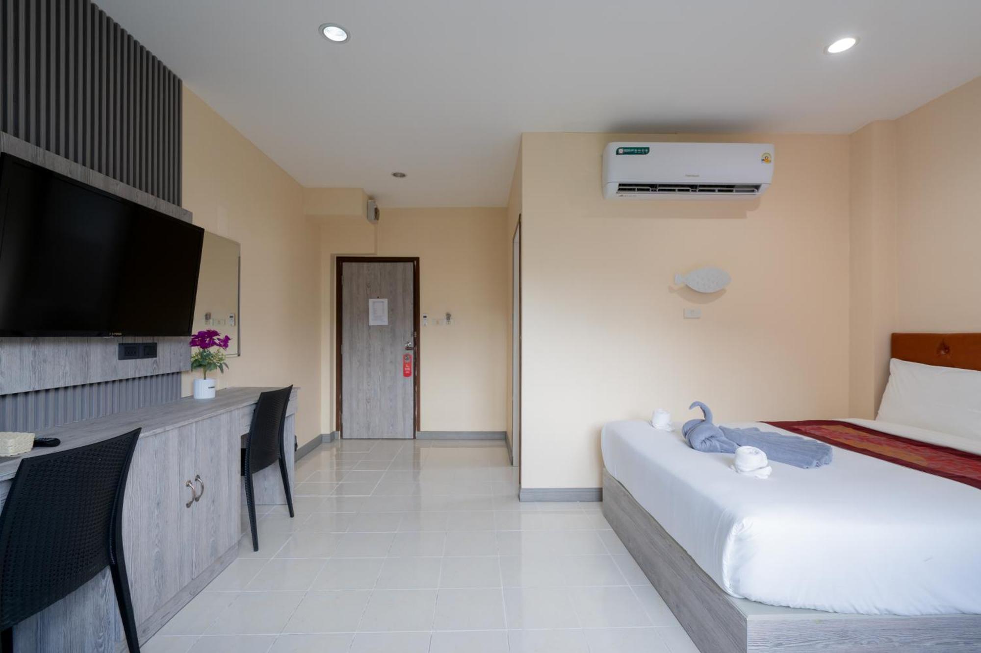 Square One Hotel Patong Dış mekan fotoğraf