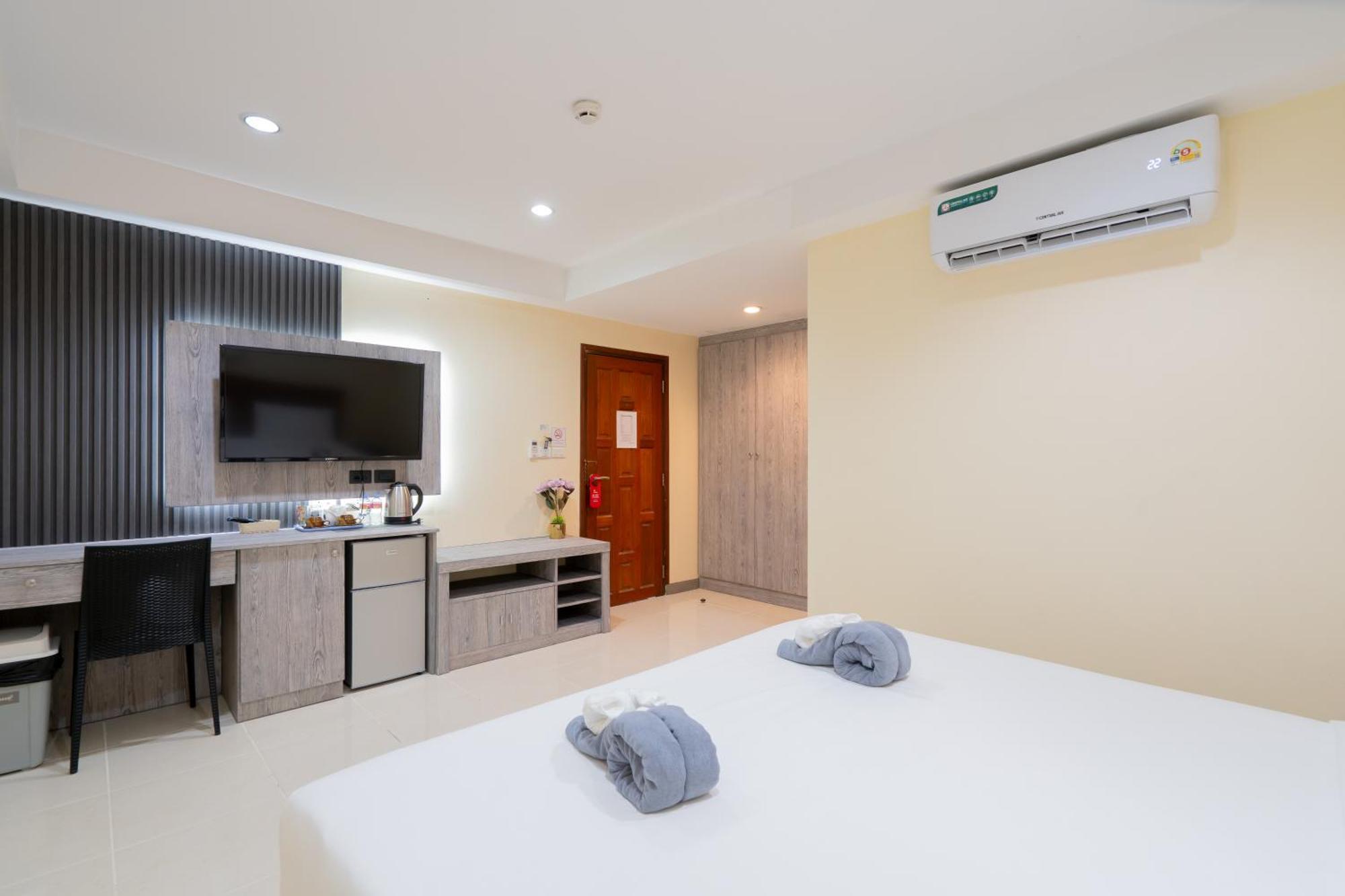 Square One Hotel Patong Dış mekan fotoğraf