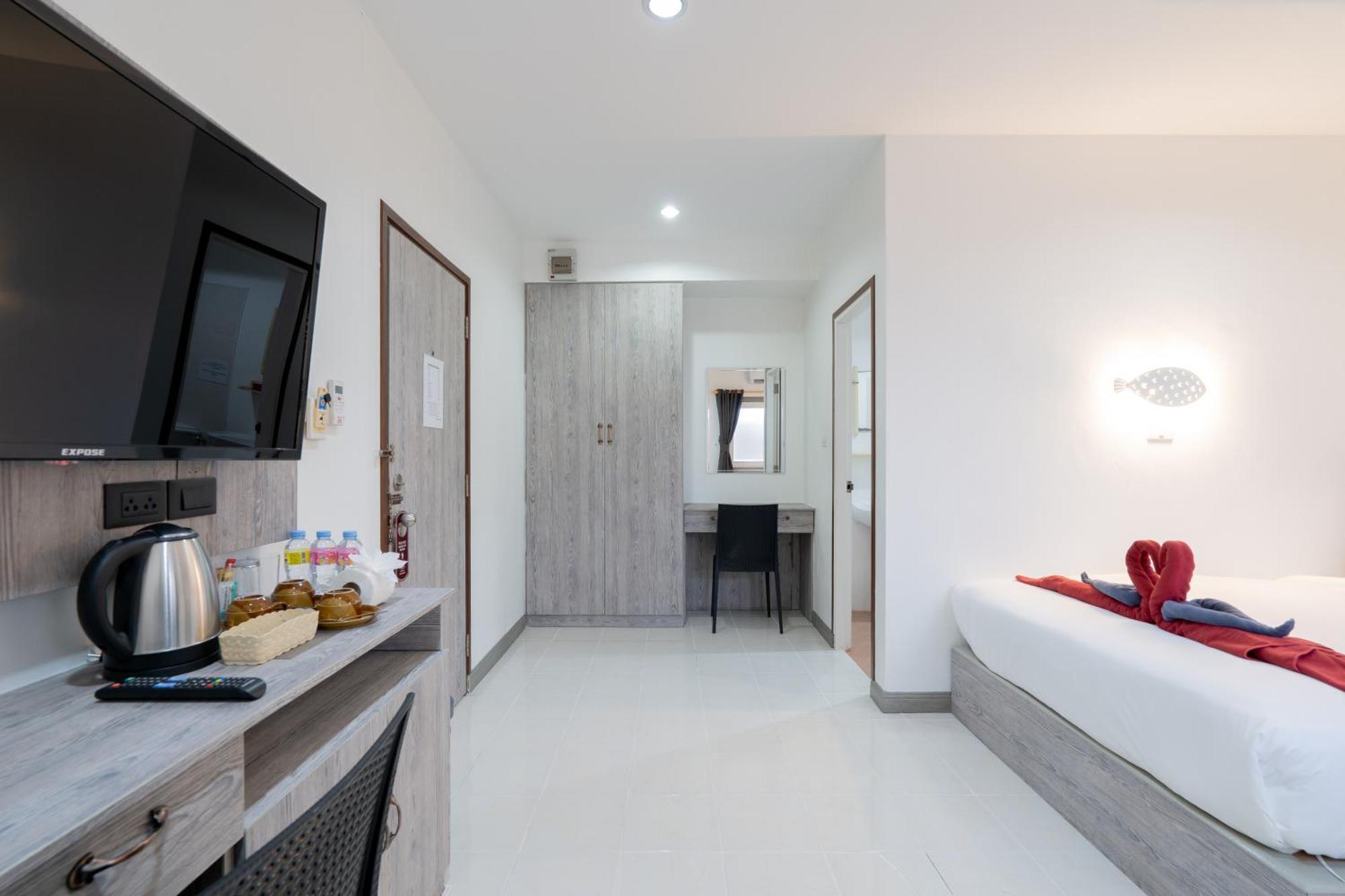 Square One Hotel Patong Dış mekan fotoğraf