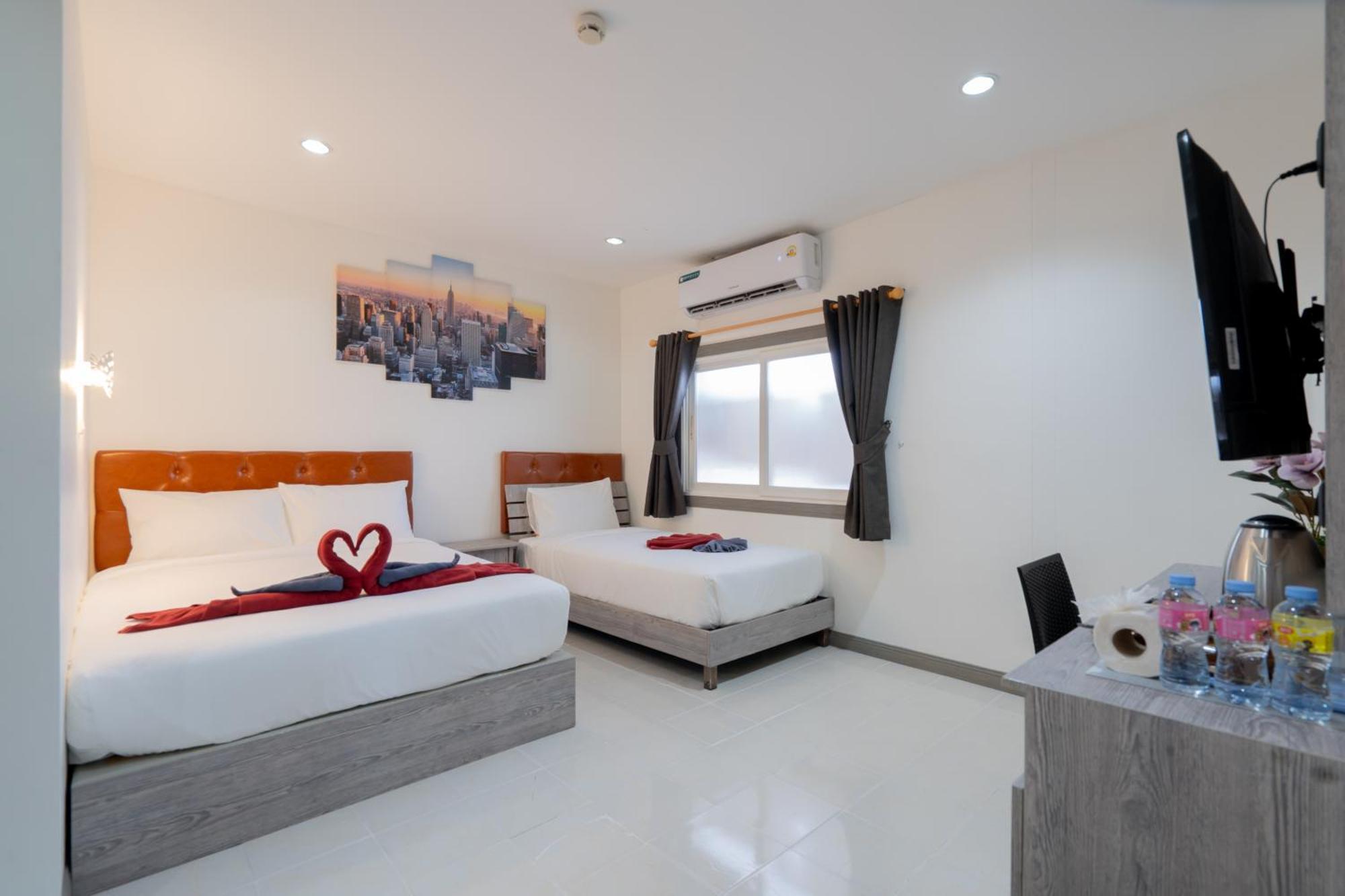 Square One Hotel Patong Dış mekan fotoğraf