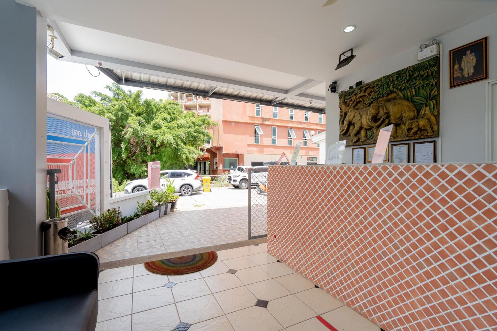 Square One Hotel Patong Dış mekan fotoğraf