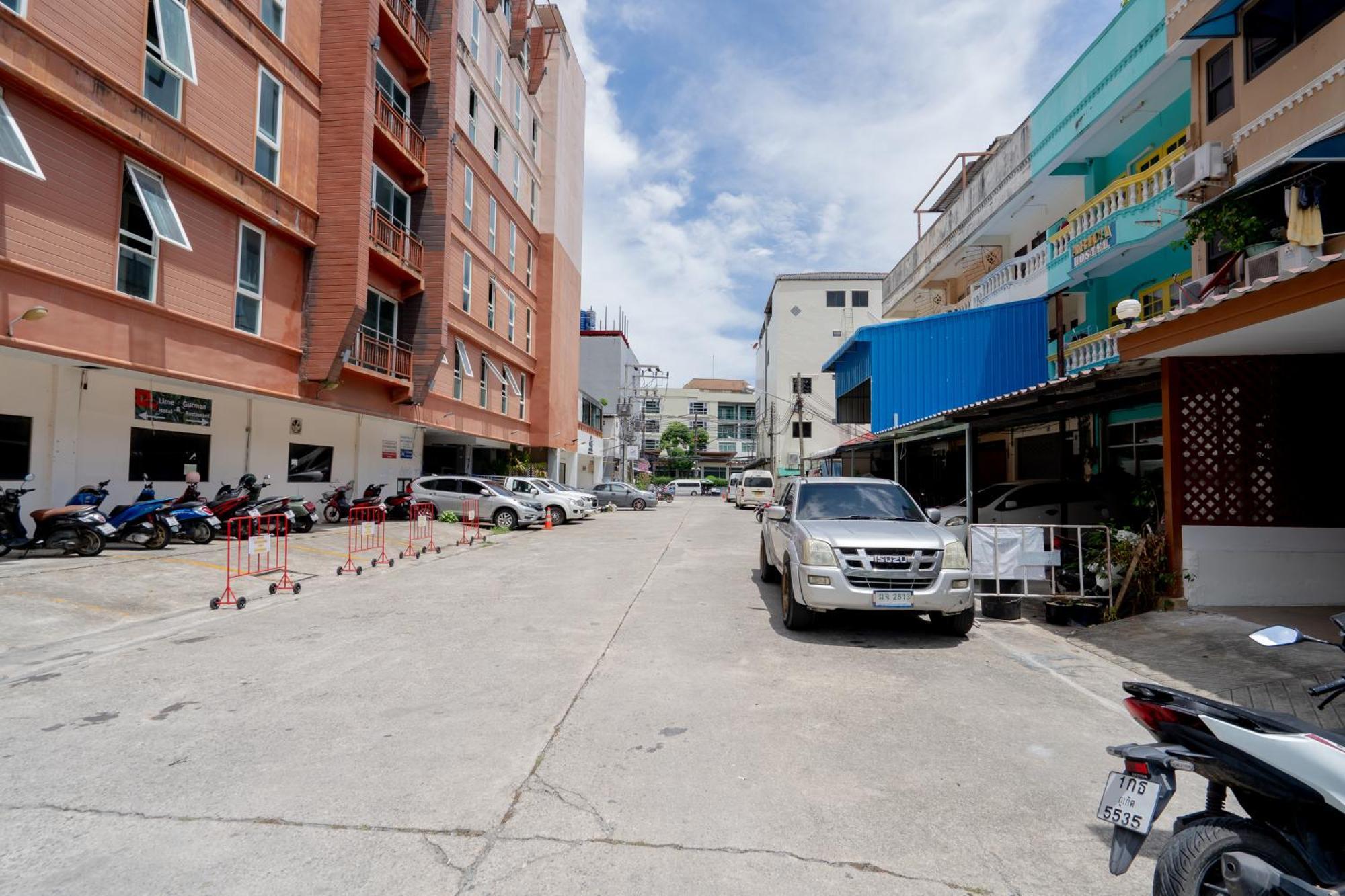 Square One Hotel Patong Dış mekan fotoğraf