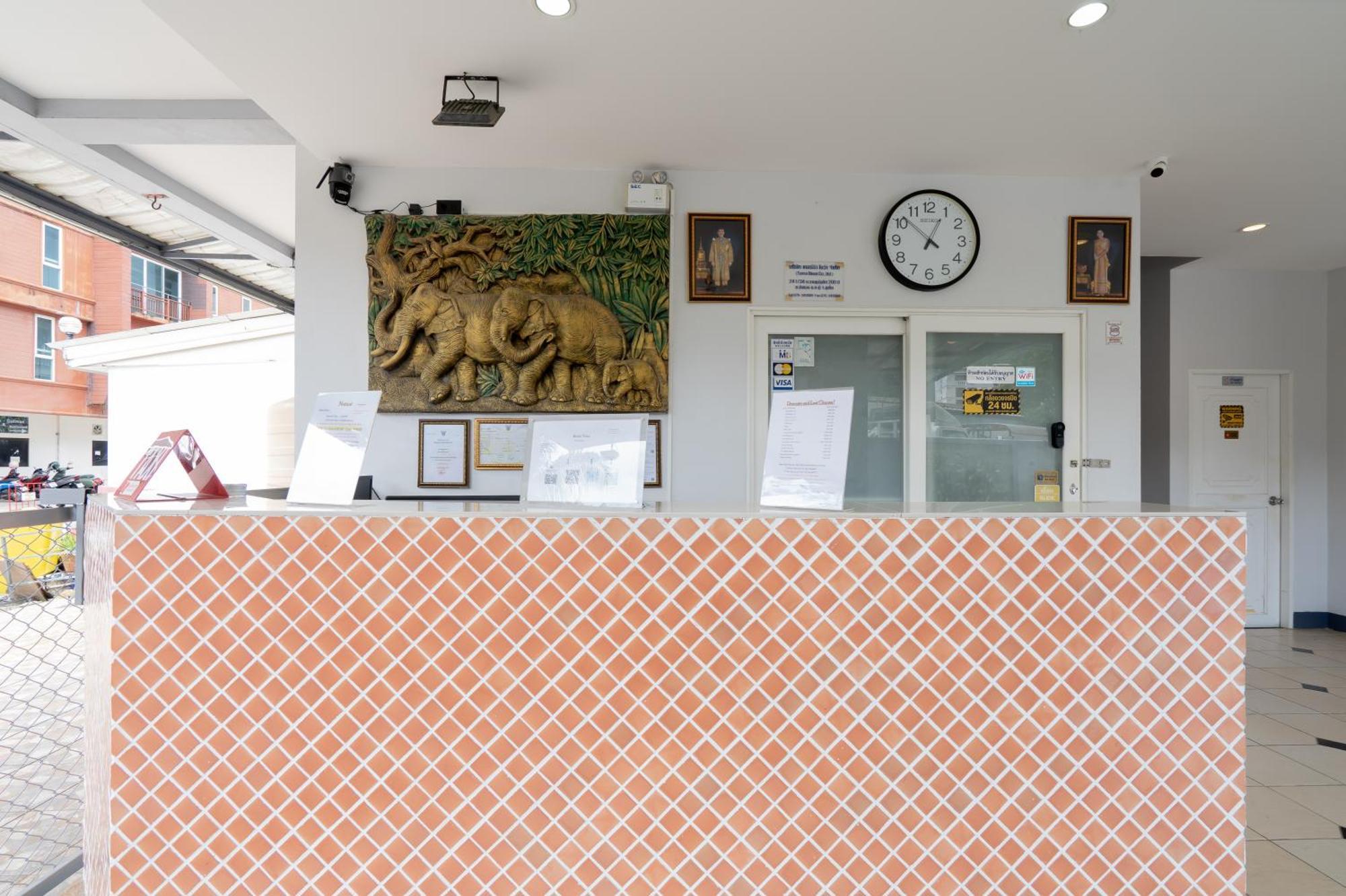 Square One Hotel Patong Dış mekan fotoğraf