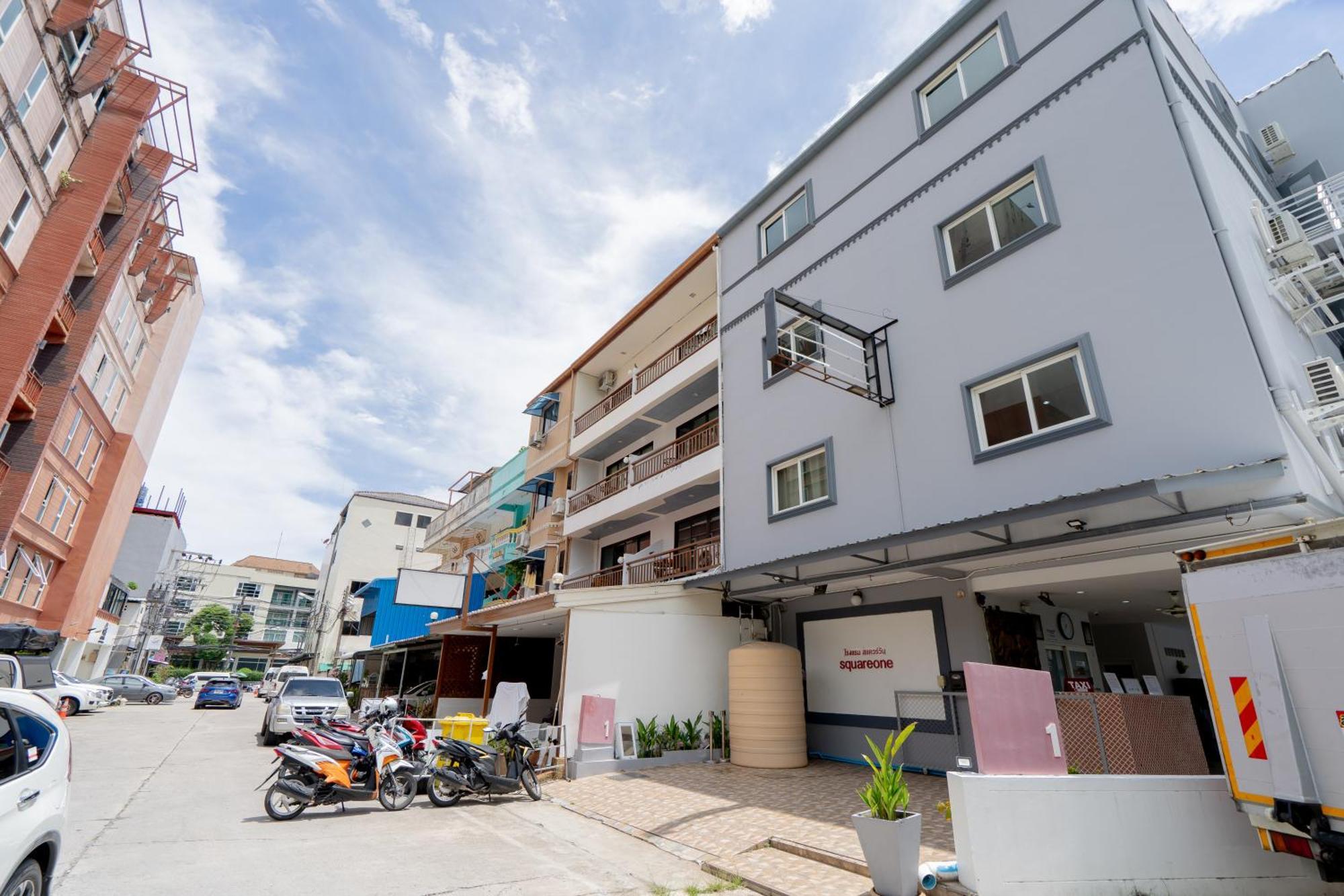Square One Hotel Patong Dış mekan fotoğraf