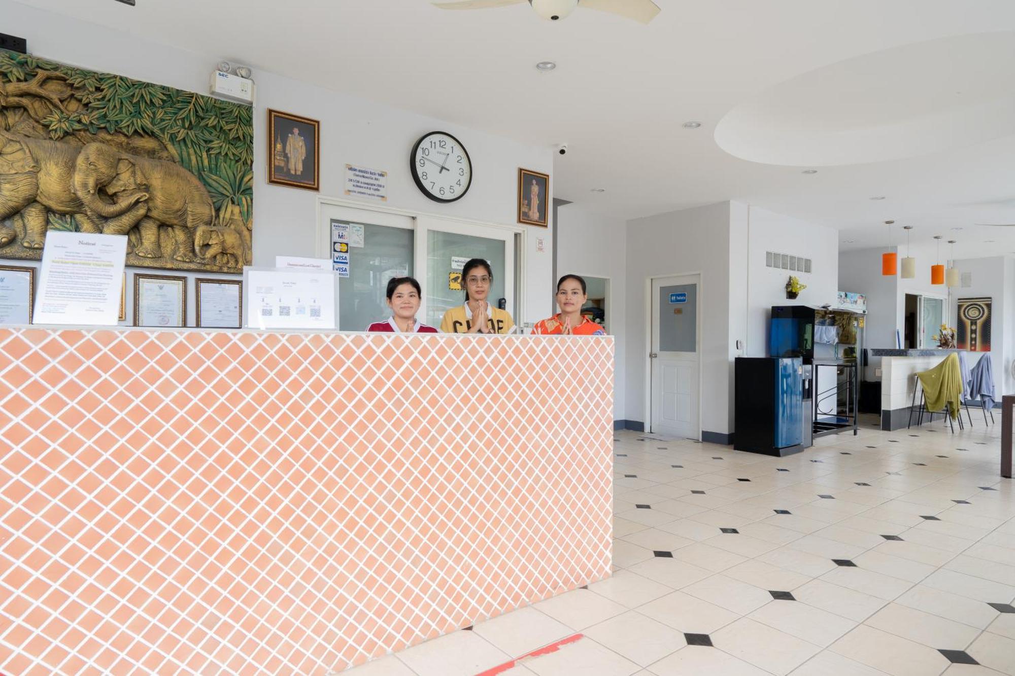 Square One Hotel Patong Dış mekan fotoğraf