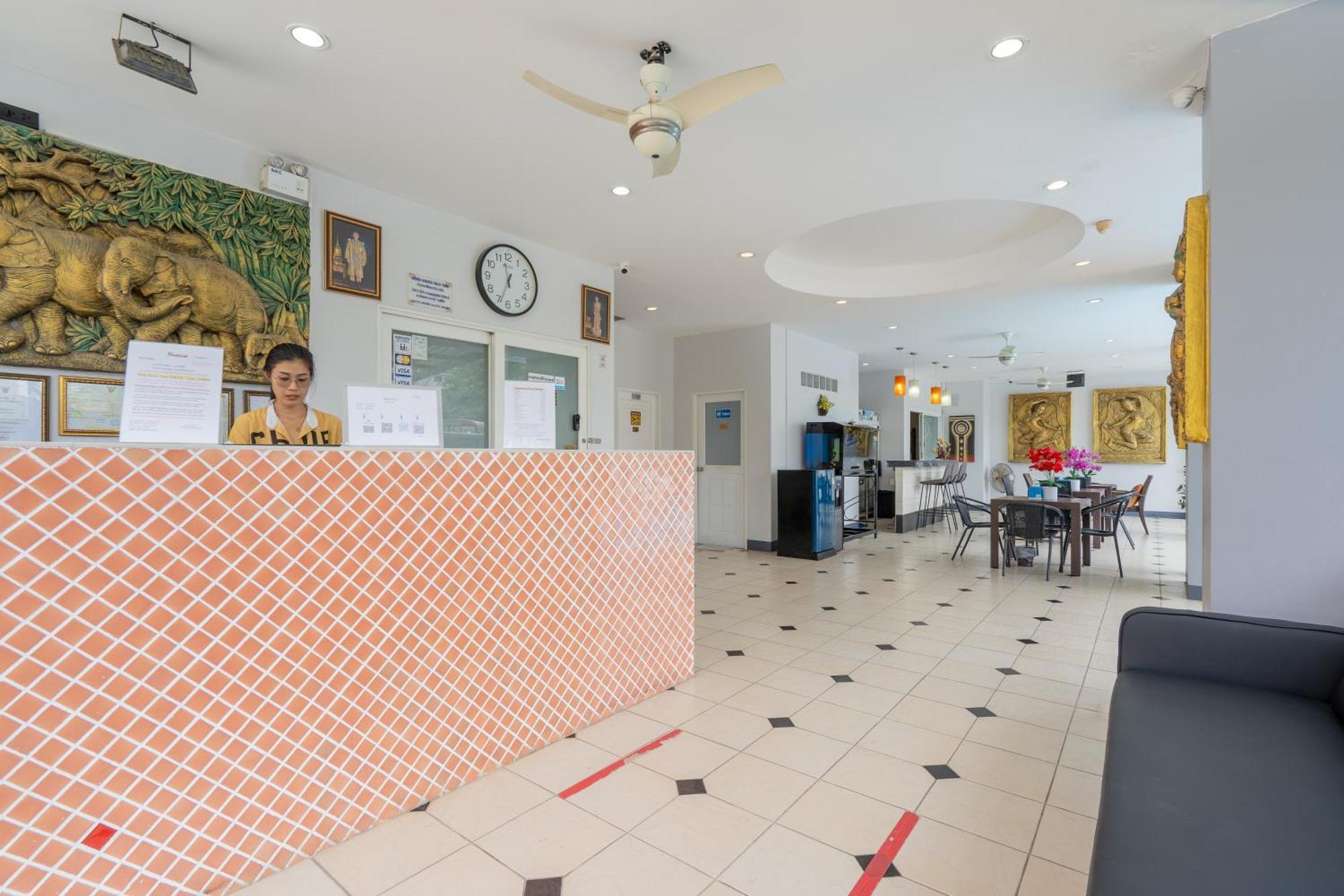 Square One Hotel Patong Dış mekan fotoğraf