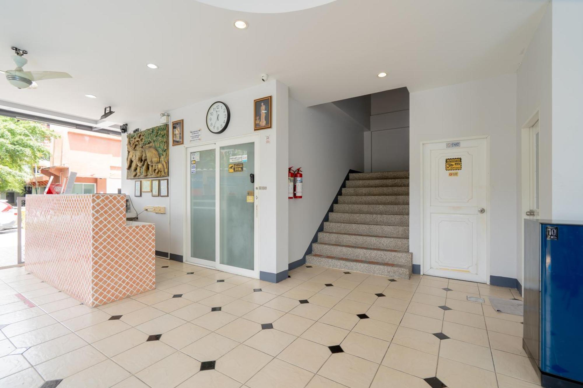 Square One Hotel Patong Dış mekan fotoğraf