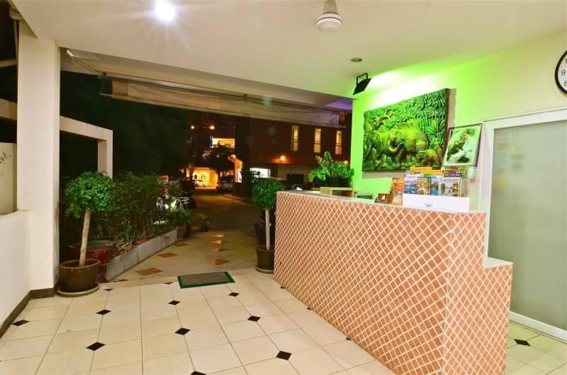 Square One Hotel Patong Dış mekan fotoğraf