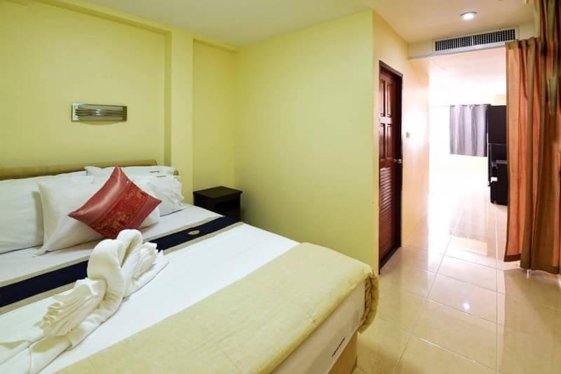 Square One Hotel Patong Dış mekan fotoğraf