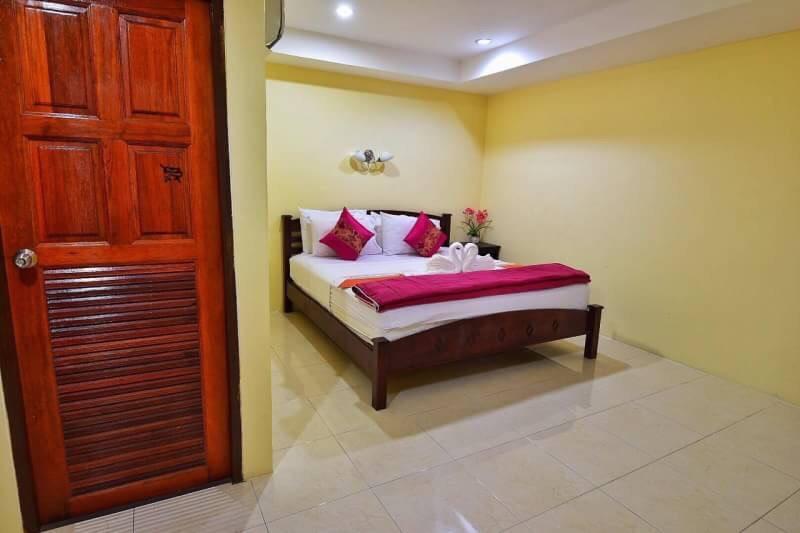Square One Hotel Patong Dış mekan fotoğraf