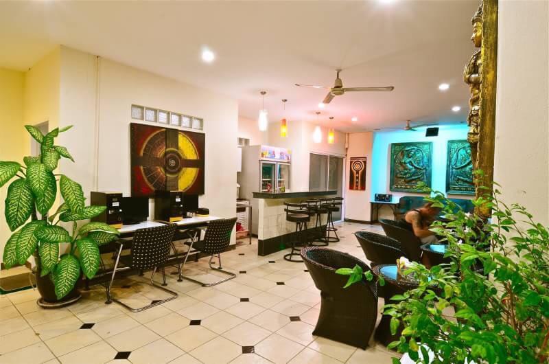 Square One Hotel Patong Dış mekan fotoğraf